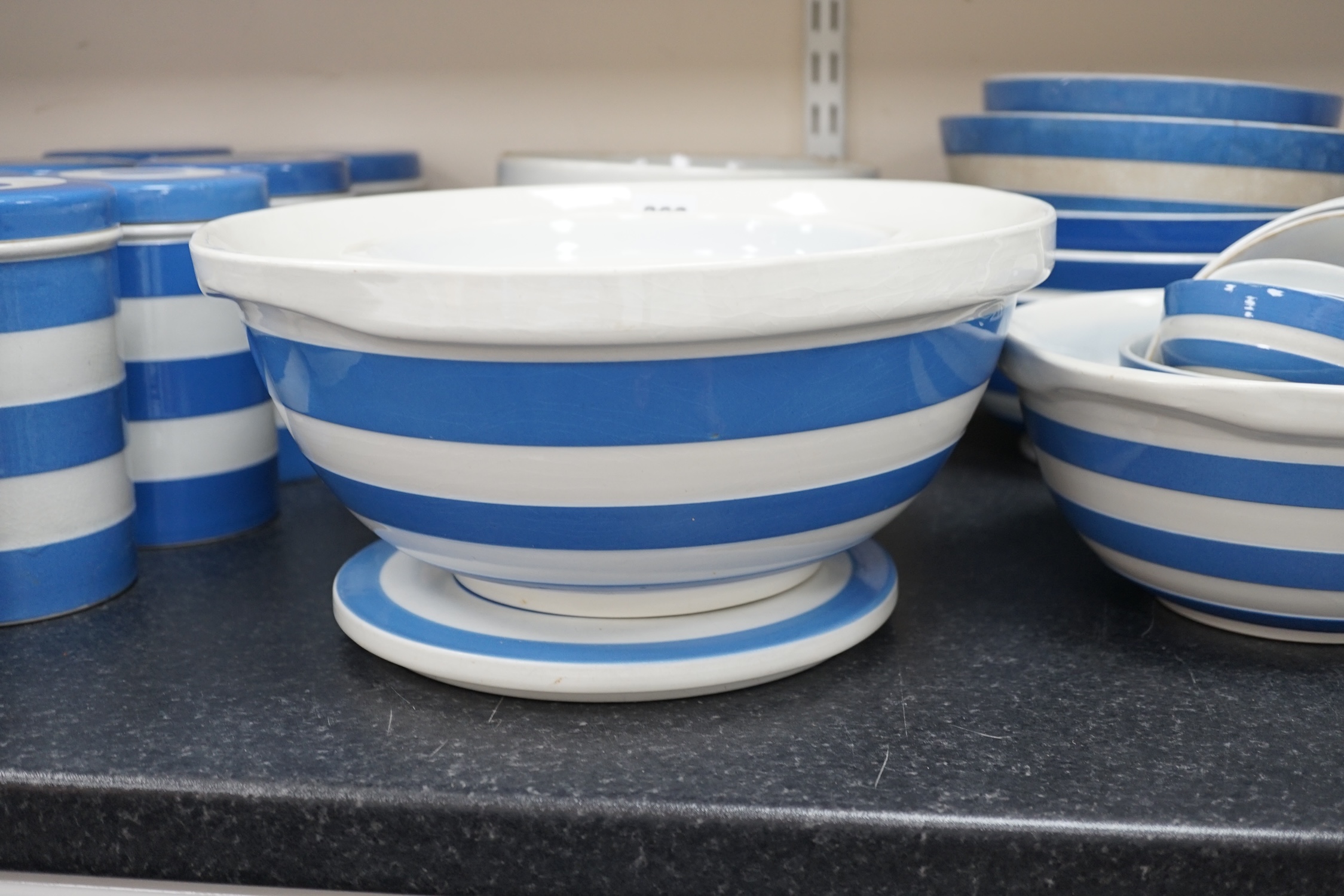 T.G.Green Cornish Kitchenware, a collection of assorted bowls, colanders and dishes, largest 35cm diameter, approximately twenty pieces, mainly Green Church marks. Condition - poor, fair and good
